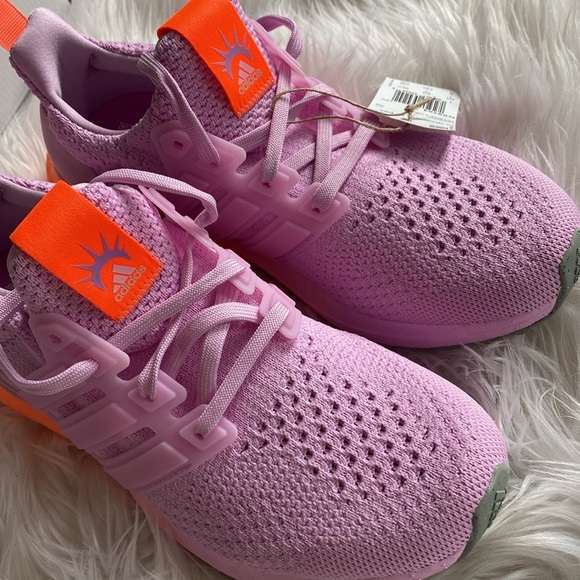 ❄️ADIDAS Ultraboost 5.0 DNA J Women’s 6 - Picture 15 of 16